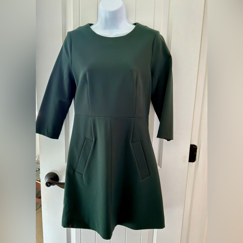 Elegant Dark Emerald Green Dress. Diane Von Furstenberg, size 8